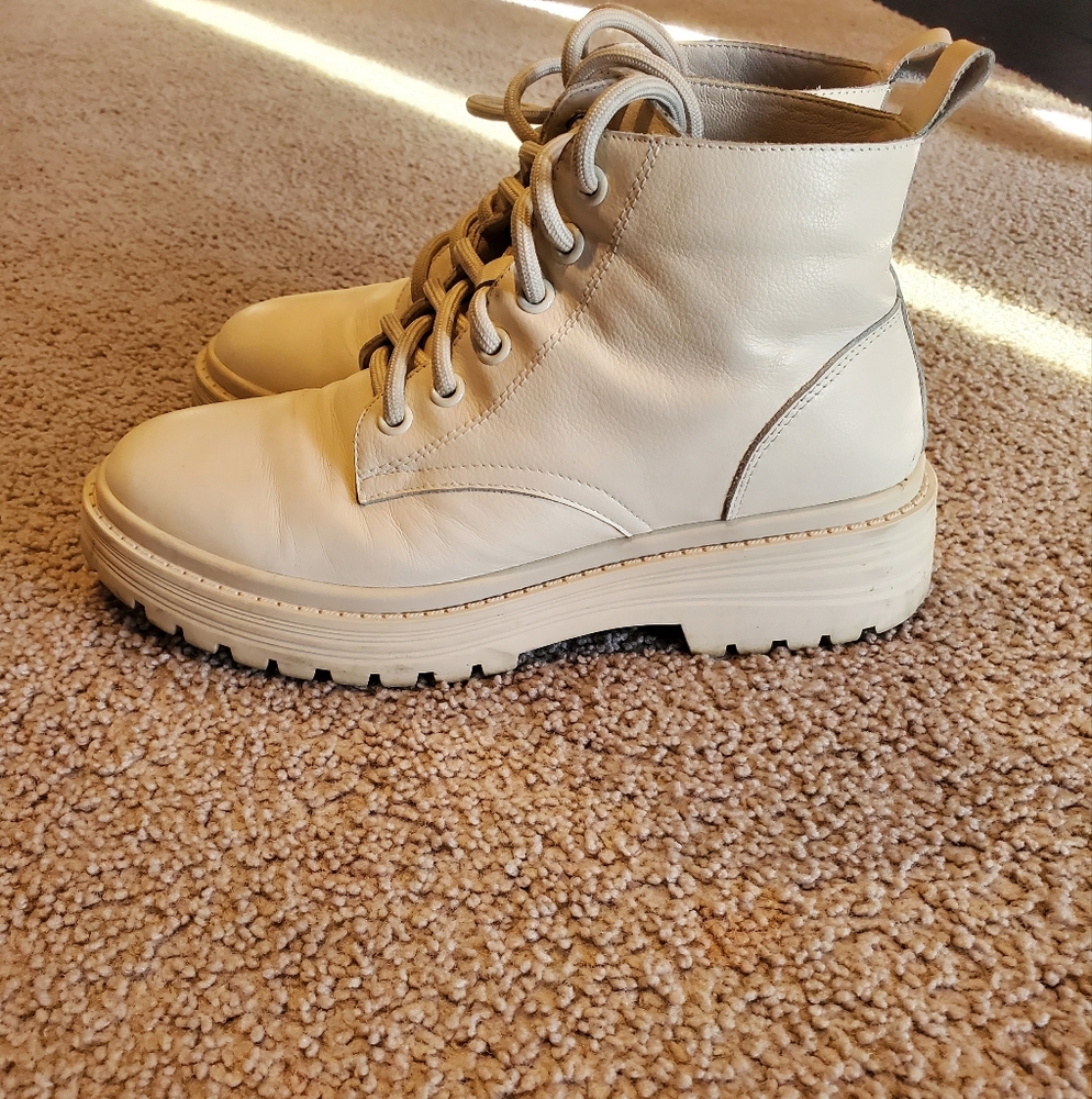 Combat Boots with High-Top Design Rugged Sole and Tan Laces - Picture 10 of 11